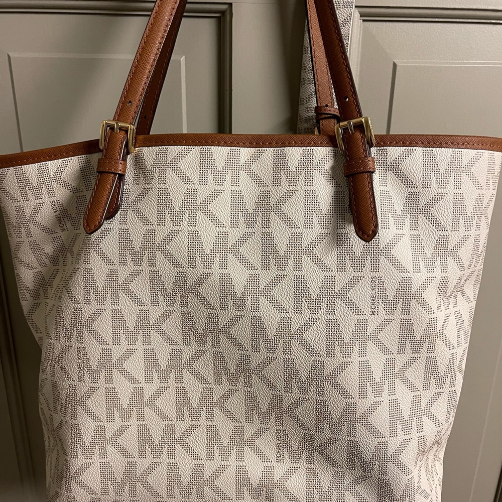 Michael Kors Tote With Matching Reversible Belt - image 8